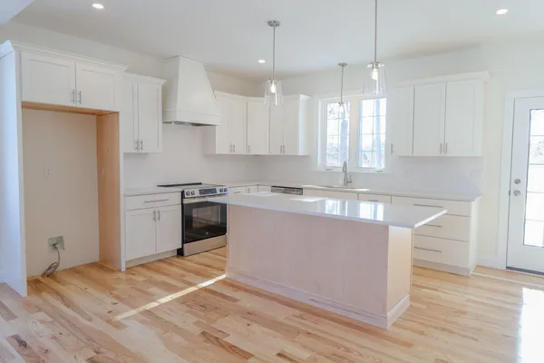 $935,900 | 28 Summerwind Place, Unit 1, Greenland, NH 03840
