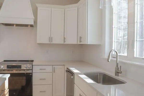 $935,900 | 28 Summerwind Place, Unit 1, Greenland, NH 03840