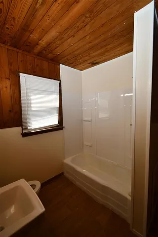 $575 | 720 Live Oak Street, Unit B, Lake Charles, LA 70601