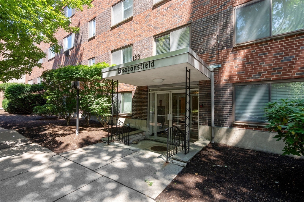 133 Beaconsfield Road, Unit 44 Brookline, MA 02445 - Photo 25 of 28 Gallery Image 25