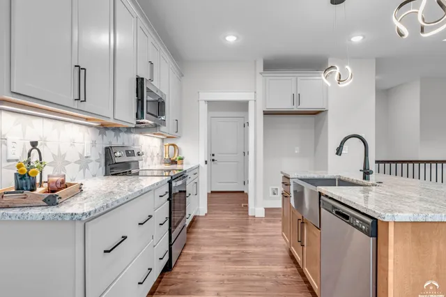 $500,000 | 32468 West 168th Court, Gardner, KS 66030