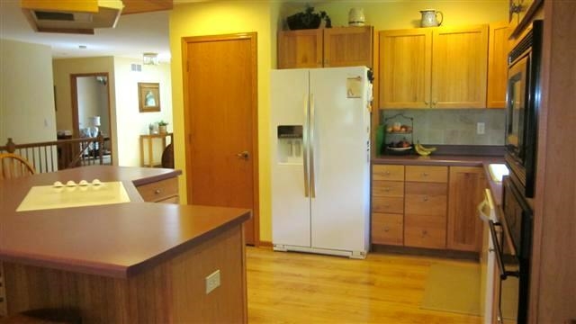 2029 Hillsdown Road Lake Summerset, IL 61019 - Photo 5 of 24 a kitchen with stainless steel appliances a refrigerator a stove and a sink