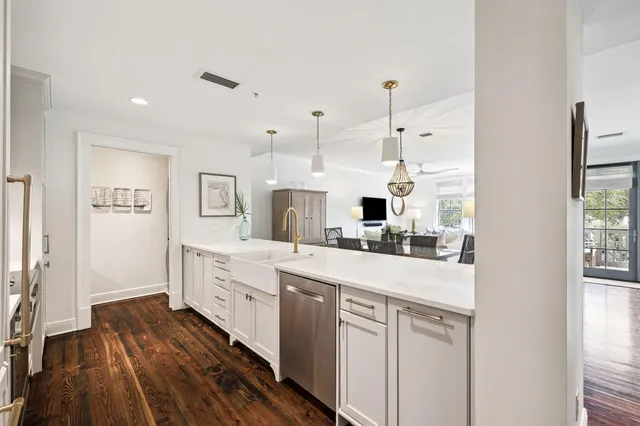 $2,075,000 | 104 North Barrett Square, Unit 2A, Rosemary Beach, FL 32461