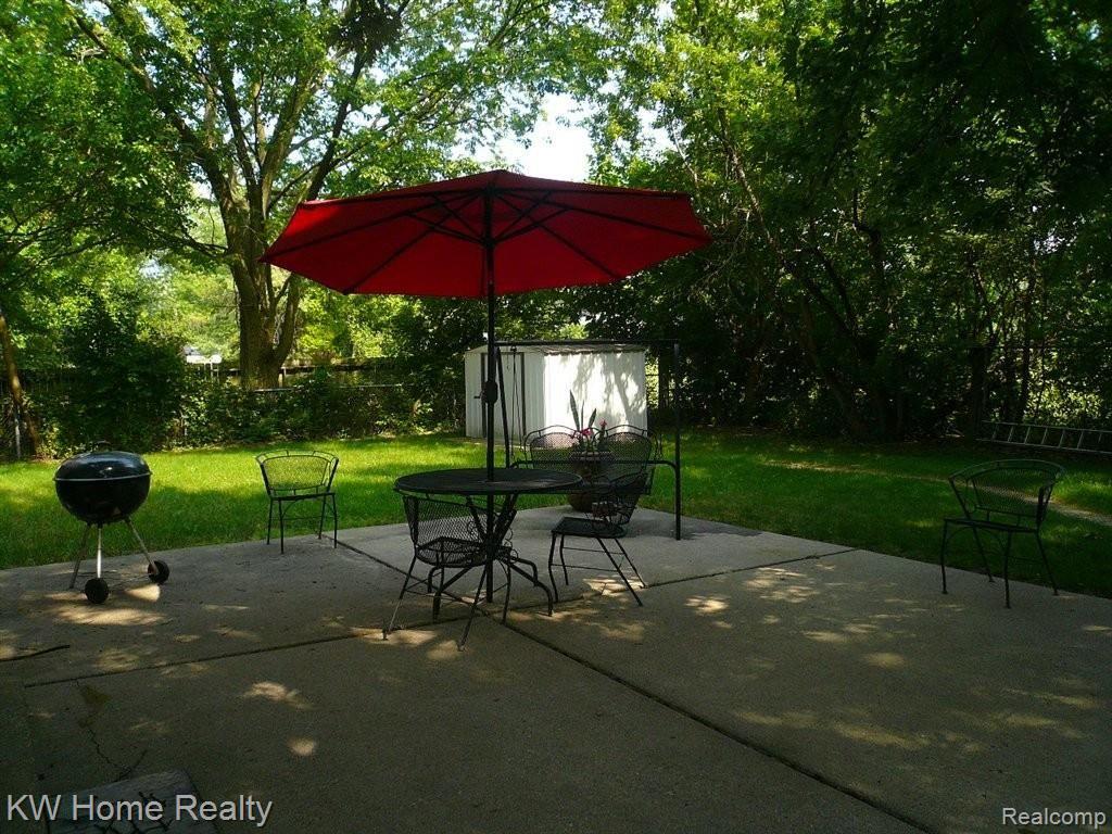 23565 Rockingham Street Southfield, MI 48033 - Photo 16 of 17 P1070670.JPG