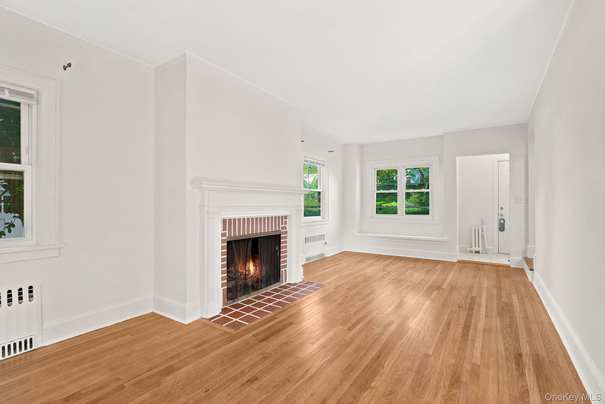 40 Hamilton Road Scarsdale, NY 10583 - Photo 4 of 25
