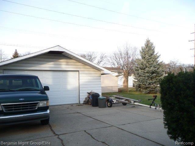 14617 Newburgh Road Livonia, MI 48154 - Photo 3 of 11 Garage