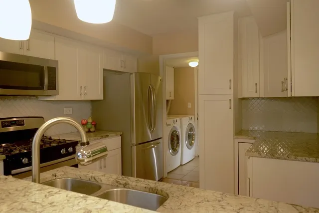 $3,600 | 384 Bentley Place, Buffalo Grove, IL 60089