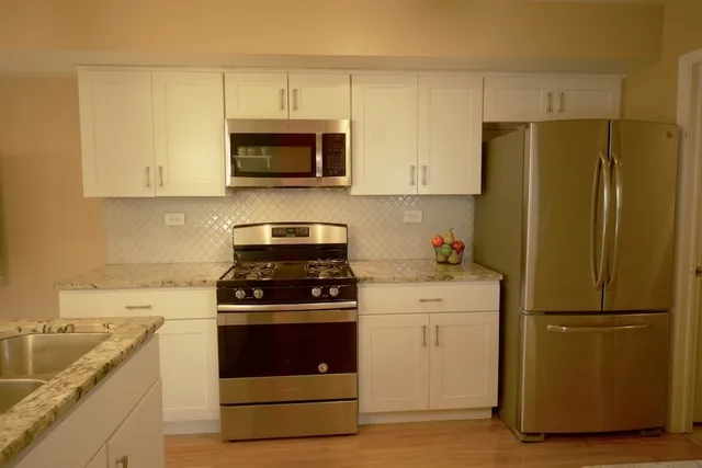 $3,600 | 384 Bentley Place, Buffalo Grove, IL 60089