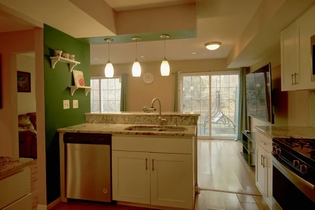 $3,600 | 384 Bentley Place, Buffalo Grove, IL 60089