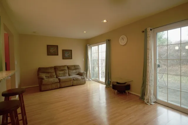 $3,600 | 384 Bentley Place, Buffalo Grove, IL 60089