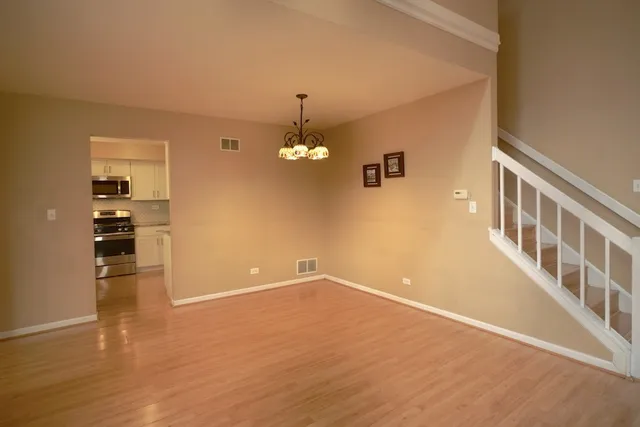 $3,600 | 384 Bentley Place, Buffalo Grove, IL 60089