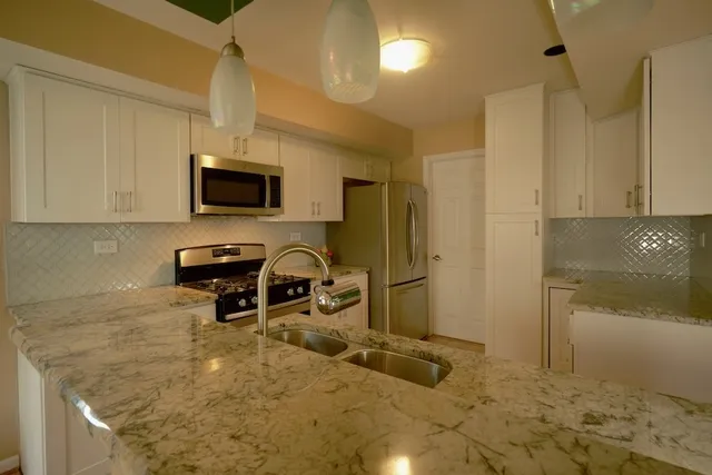 $3,600 | 384 Bentley Place, Buffalo Grove, IL 60089