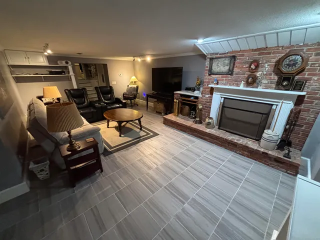 $739,999 | 80 Pine Hollow Drive, Middlebury, CT 06762