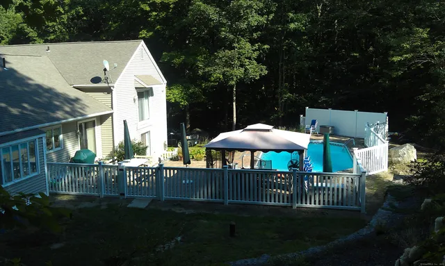 $739,999 | 80 Pine Hollow Drive, Middlebury, CT 06762