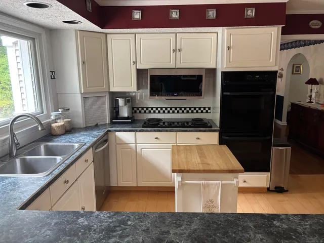 $739,999 | 80 Pine Hollow Drive, Middlebury, CT 06762