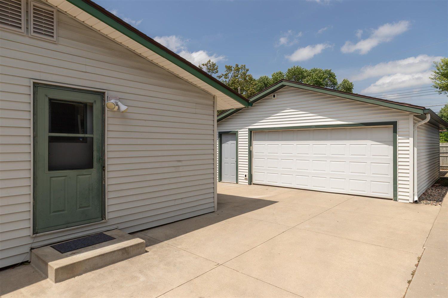 1823 18 1/2 Street Northwest Rochester, MN 55901 - Photo 26 of 36