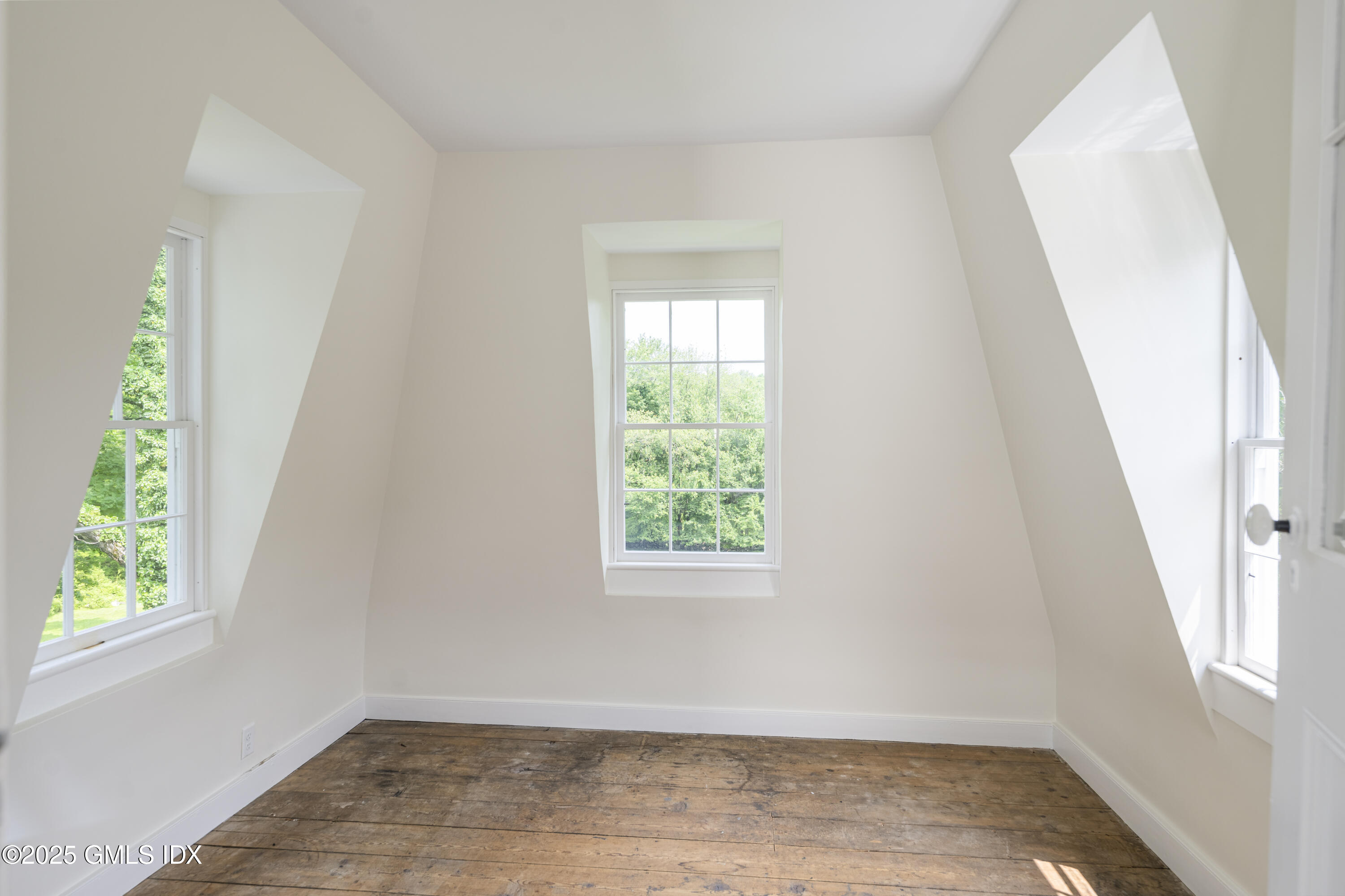 295 Taconic Road Greenwich, CT 06831 - Photo 17 of 35 an empty room with wooden floor and windows