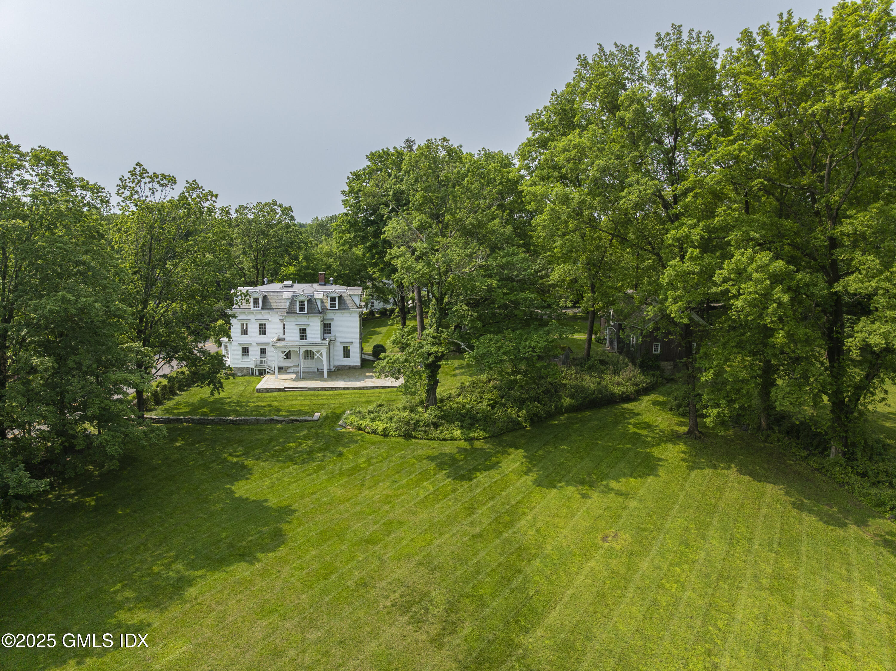 295 Taconic Road Greenwich, CT 06831 - Photo 23 of 35 a garden view with a seating space