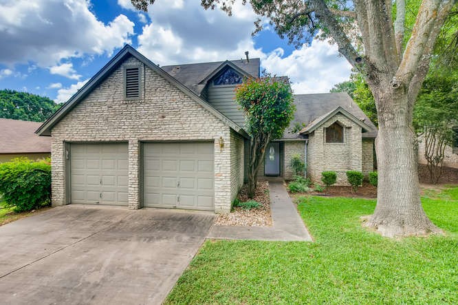 Curb appeal and convenient location