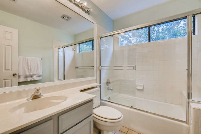 2201 Warfield Way Austin, TX 78728 - Photo 17 of 19 upstairs bathroom