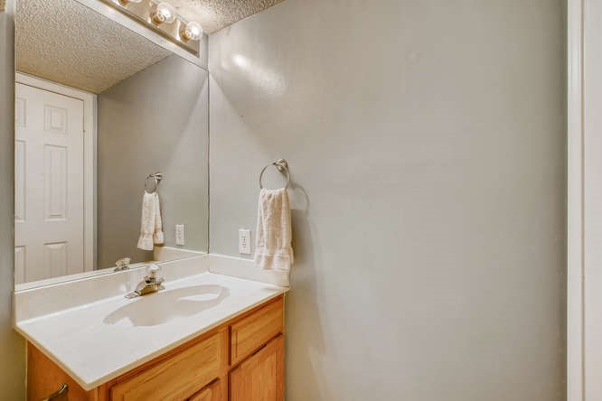 2201 Warfield Way Austin, TX 78728 - Photo 10 of 19 Half bath near kitchen