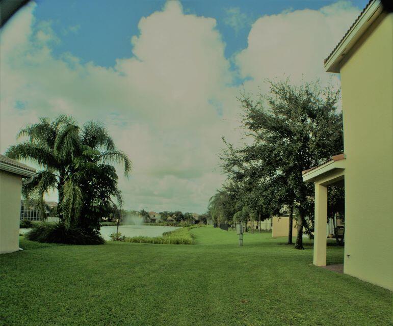 8887 Chestnut Ridge Way Boynton Beach, FL 33473 - Photo 2 of 14 Lake view