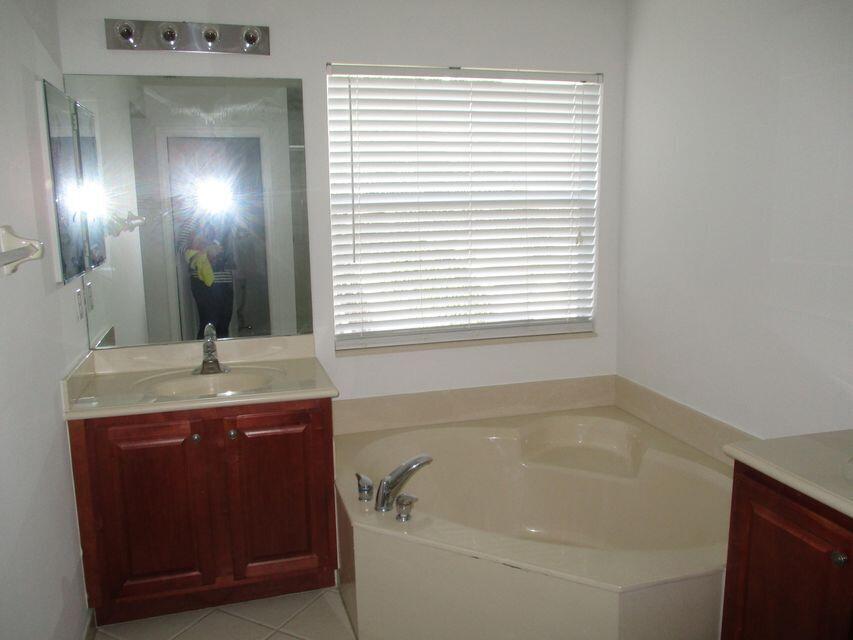 8887 Chestnut Ridge Way Boynton Beach, FL 33473 - Photo 7 of 14 master bath