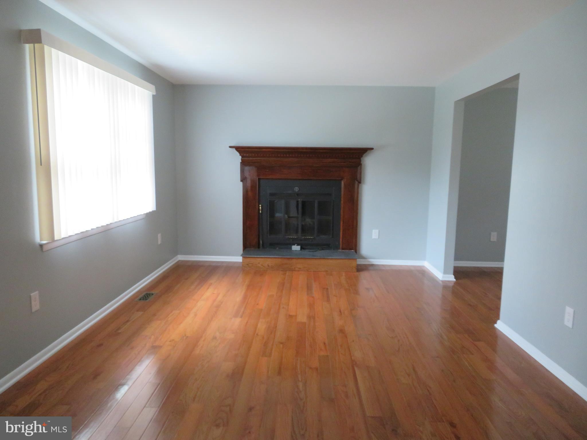 9703 Glen Avenue Silver Spring, MD 20910 - Photo 3 of 36