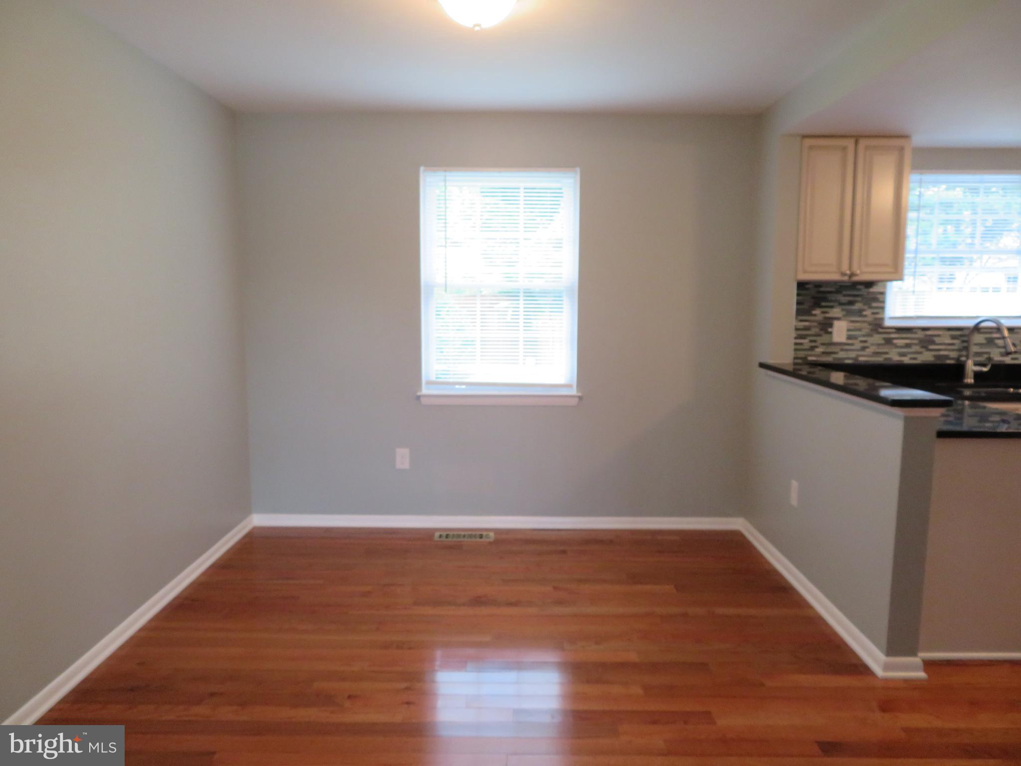 9703 Glen Avenue Silver Spring, MD 20910 - Photo 5 of 36