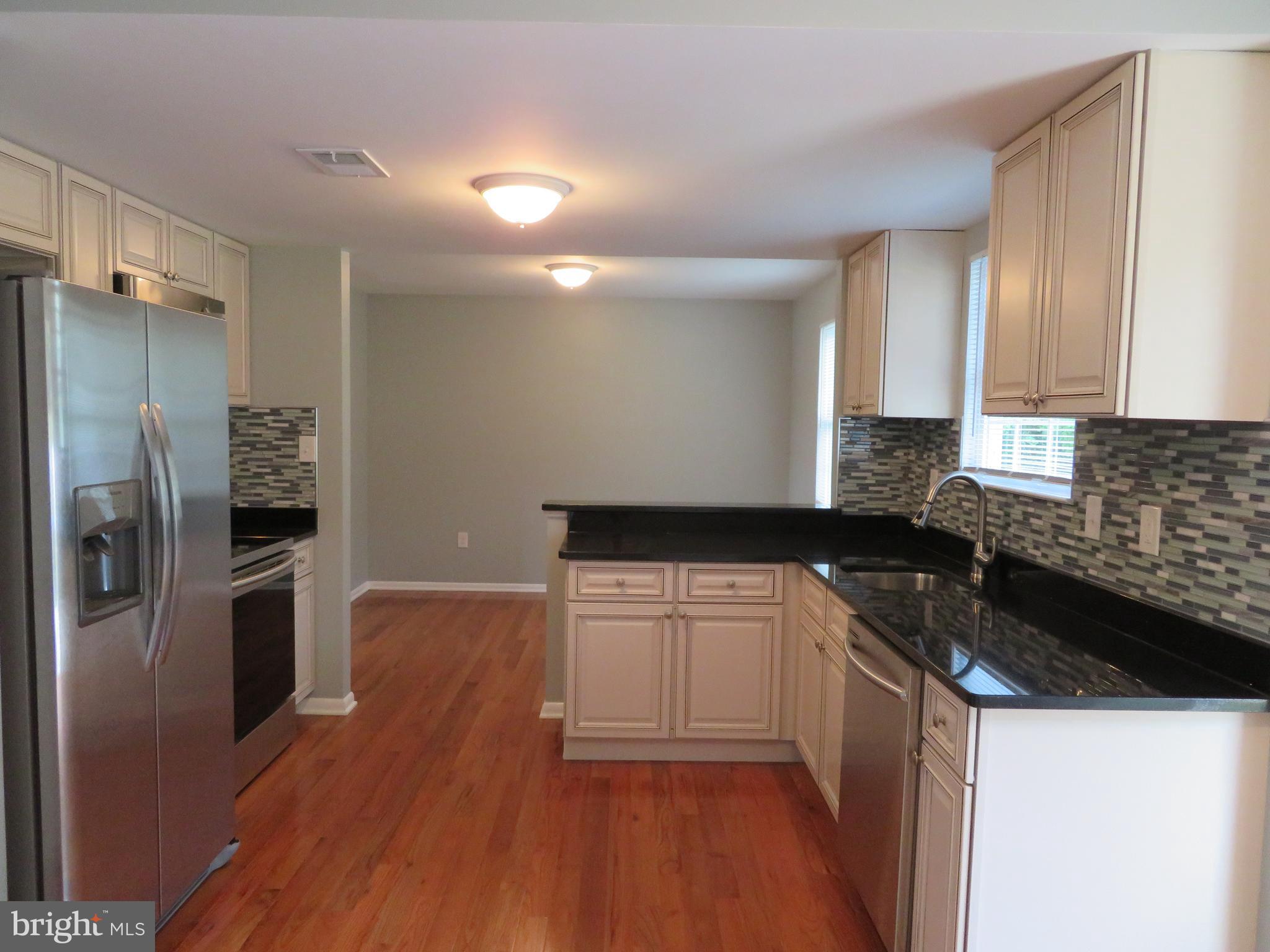 9703 Glen Avenue Silver Spring, MD 20910 - Photo 6 of 36