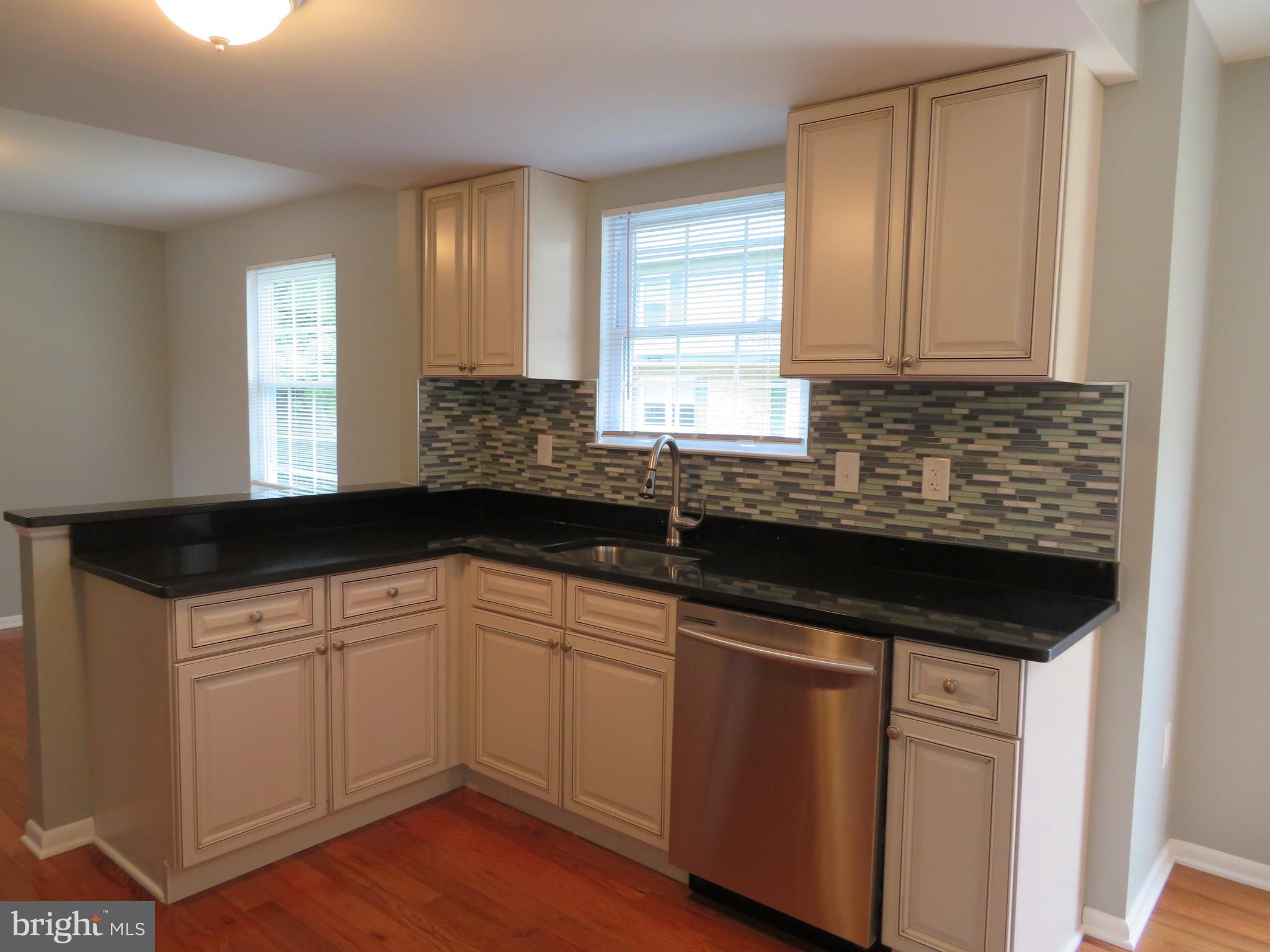9703 Glen Avenue Silver Spring, MD 20910 - Photo 7 of 36