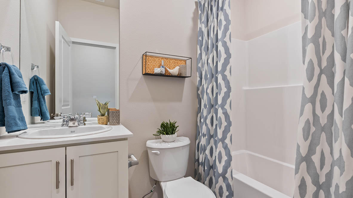 61175 Southeast Splendor Lane Bend, OR 97702 - Photo 15 of 35 015 bathroom