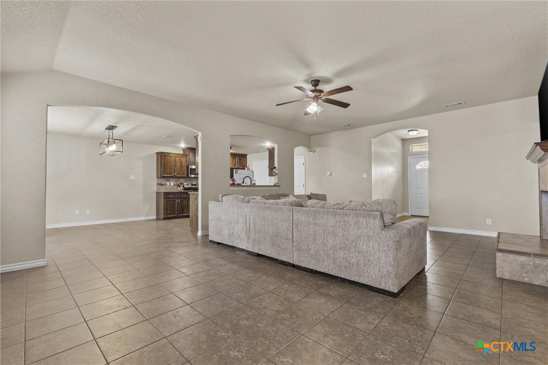 6405 Deorsam Loop Killeen, TX 76542 - Photo 6 of 36 a living room with furniture and kitchen view