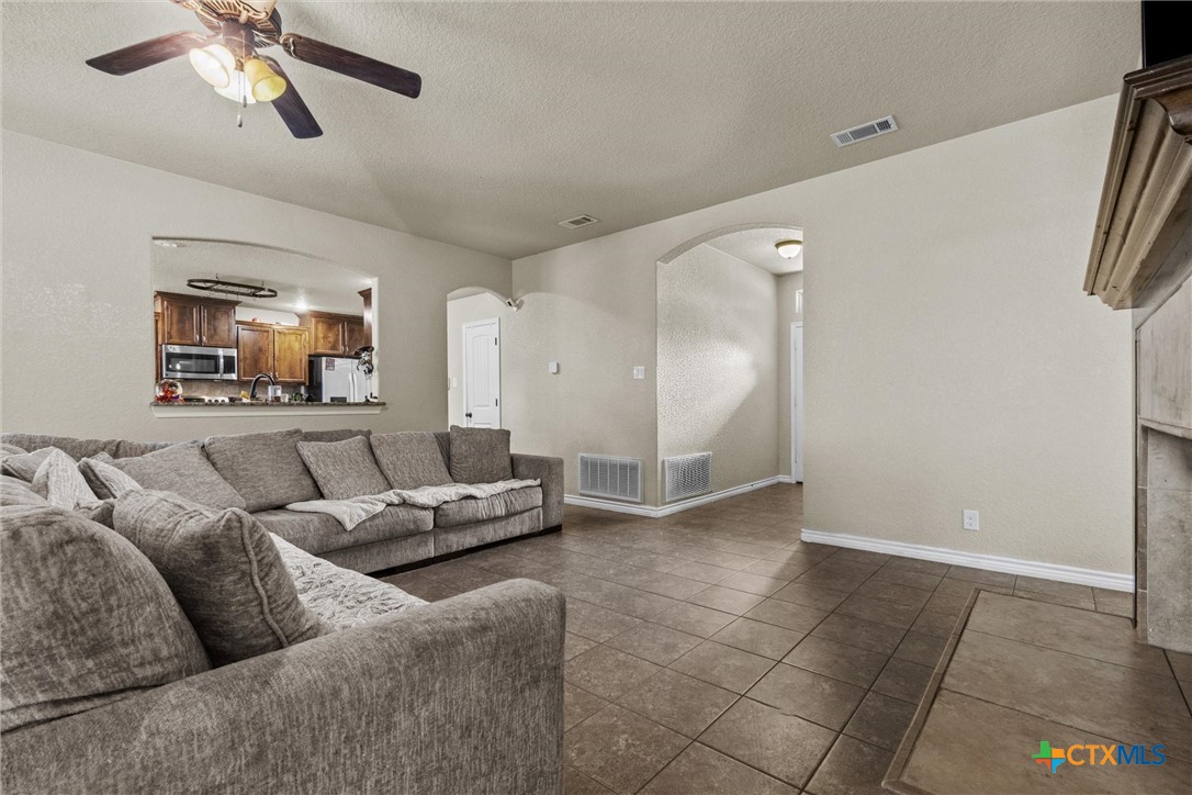 6405 Deorsam Loop Killeen, TX 76542 - Photo 7 of 36 a living room with furniture and a view of kitchen