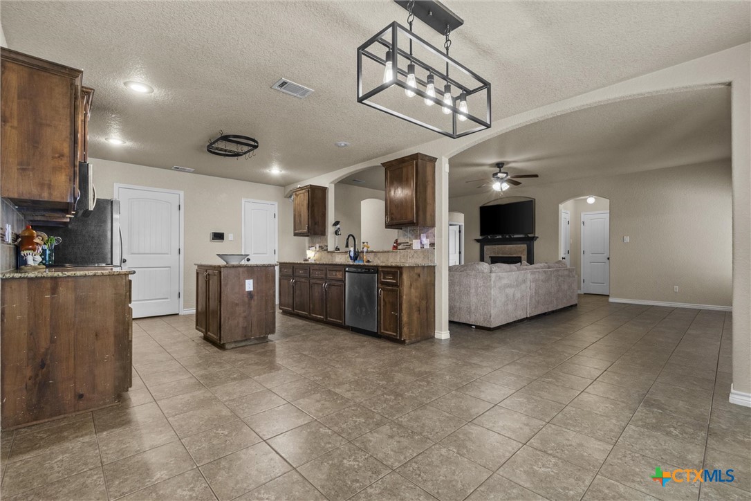 6405 Deorsam Loop Killeen, TX 76542 - Photo 10 of 36 a kitchen with a sink and cabinets