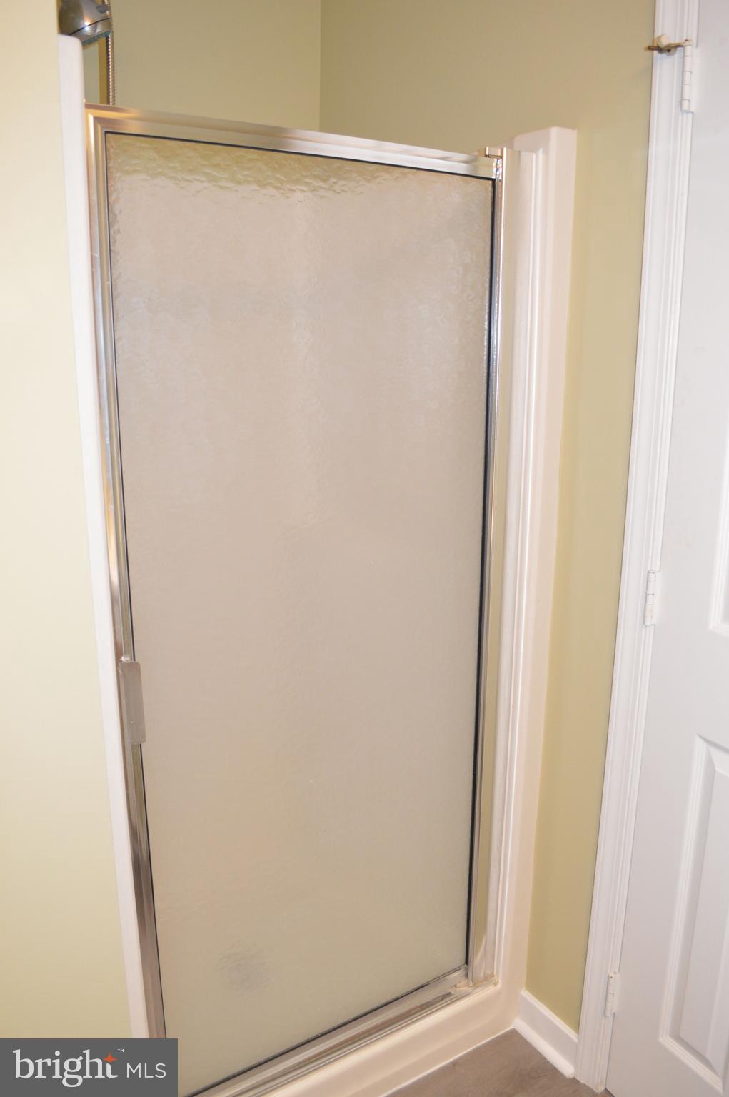 385 Pleasanton Road, Unit B33 Westminster, MD 21157 - Photo 17 of 20 Bathroom 2 - view 2