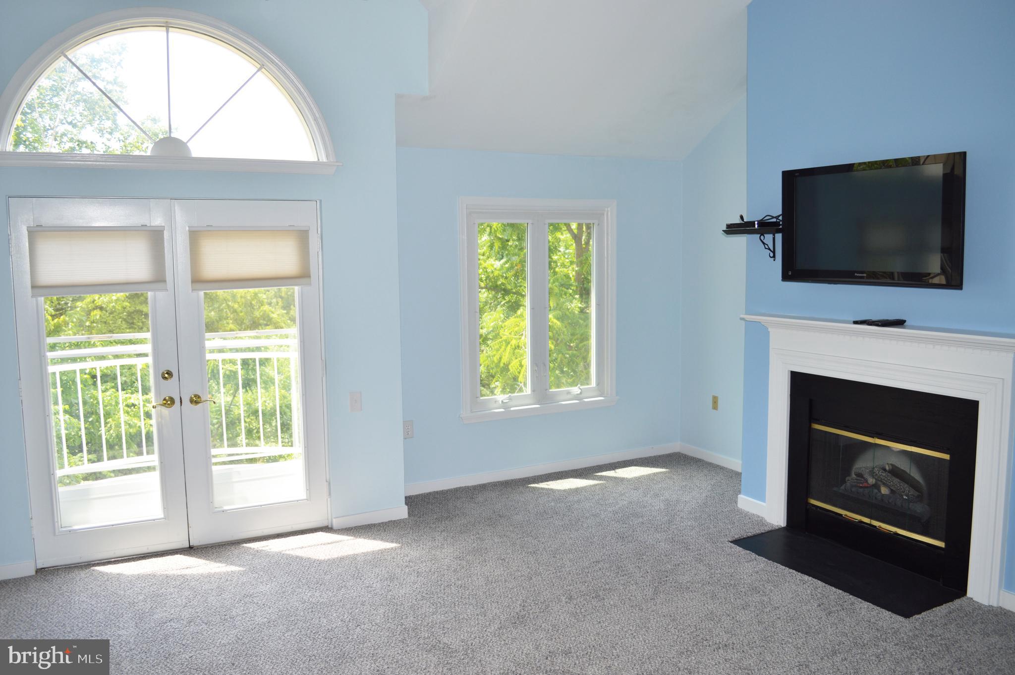 385 Pleasanton Road, Unit B33 Westminster, MD 21157 - Photo 5 of 20 Living Room - view 1