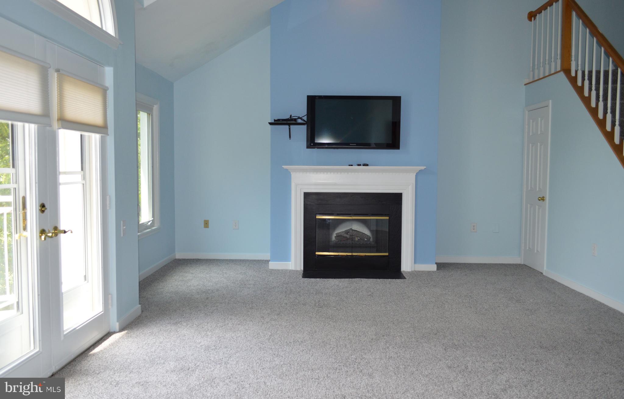 385 Pleasanton Road, Unit B33 Westminster, MD 21157 - Photo 7 of 20 Living Room - view 2