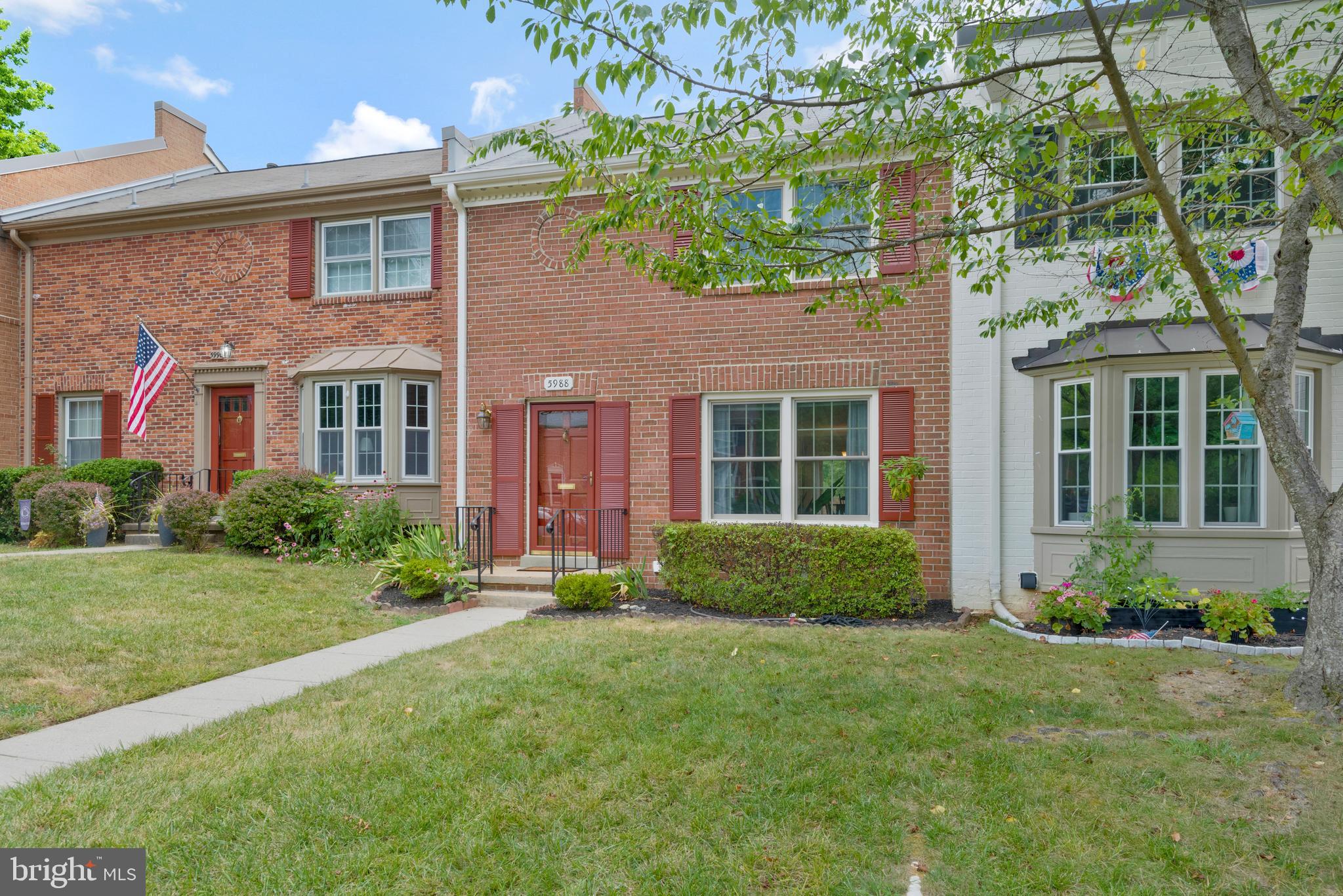 5988 Queenston Street Springfield, VA 22152 - Photo 3 of 50