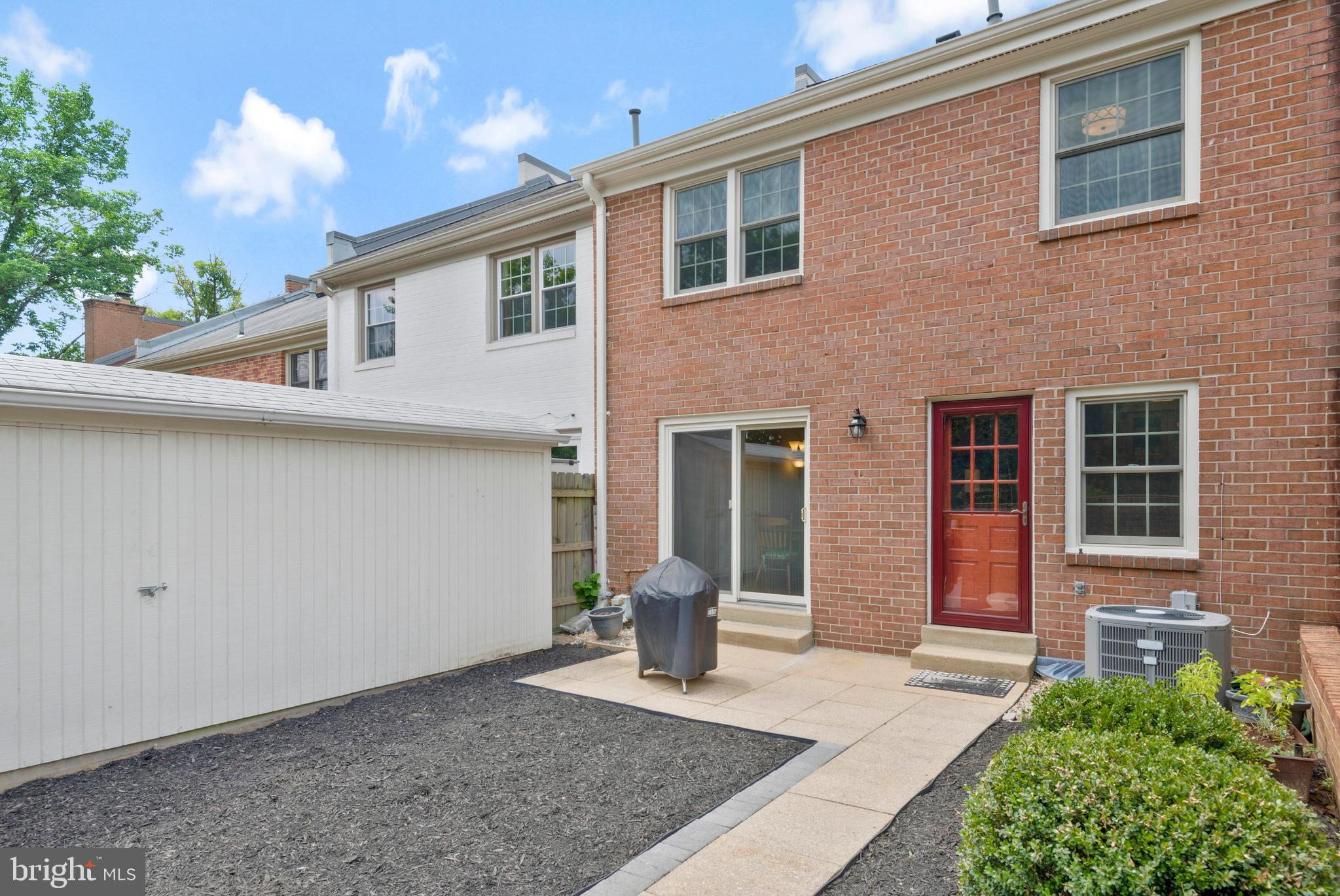 5988 Queenston Street Springfield, VA 22152 - Photo 35 of 50 Ready for your next BBQ!