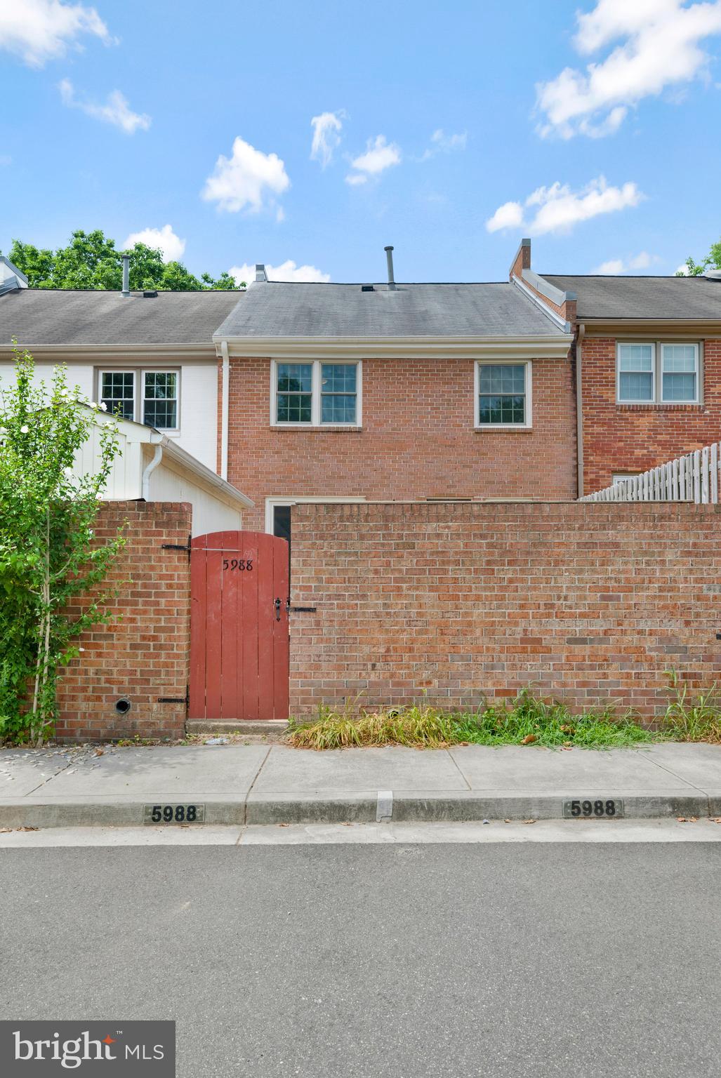 5988 Queenston Street Springfield, VA 22152 - Photo 37 of 50 Comes with 2 assigned parking spaces