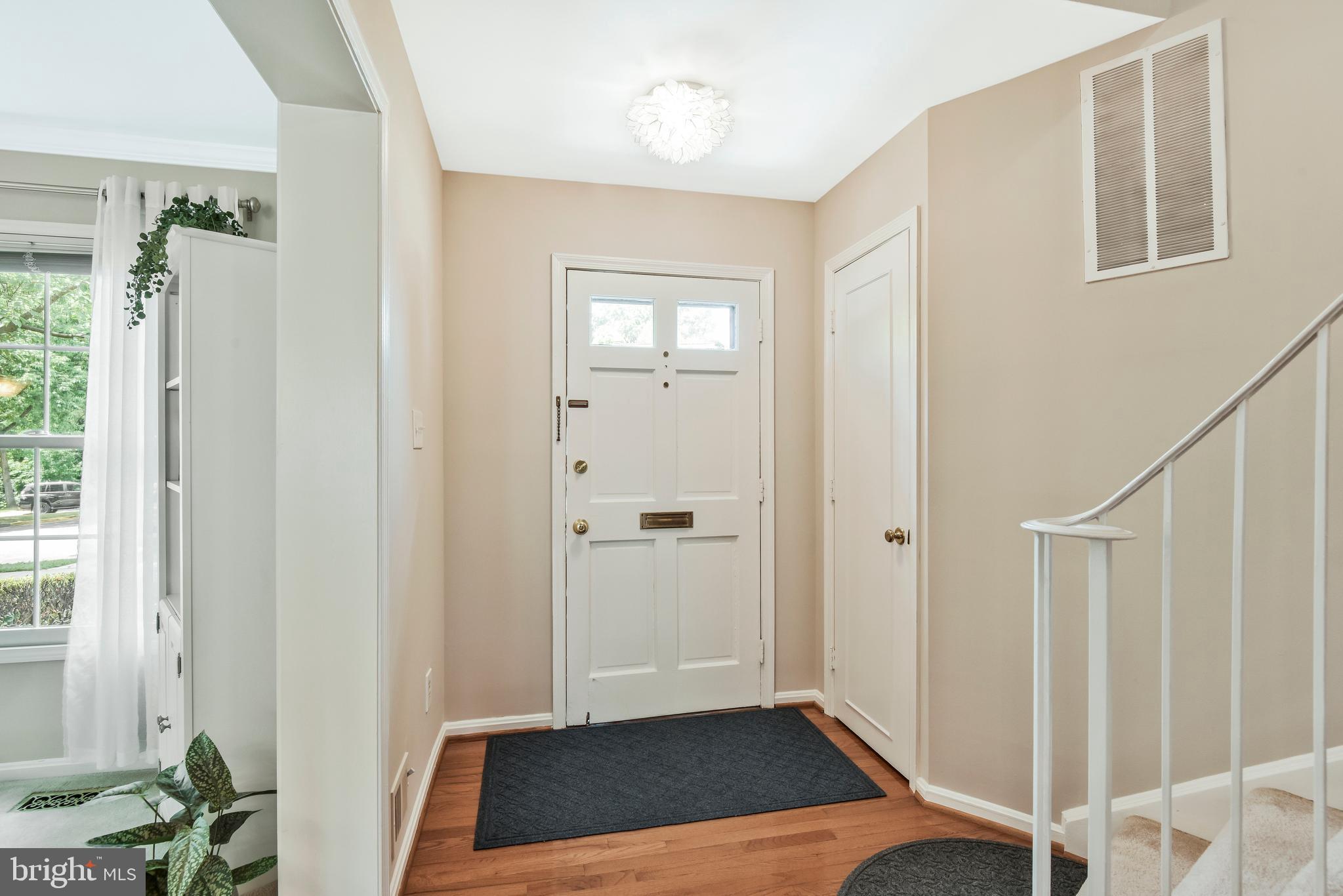 5988 Queenston Street Springfield, VA 22152 - Photo 5 of 50 Front door entering foyer