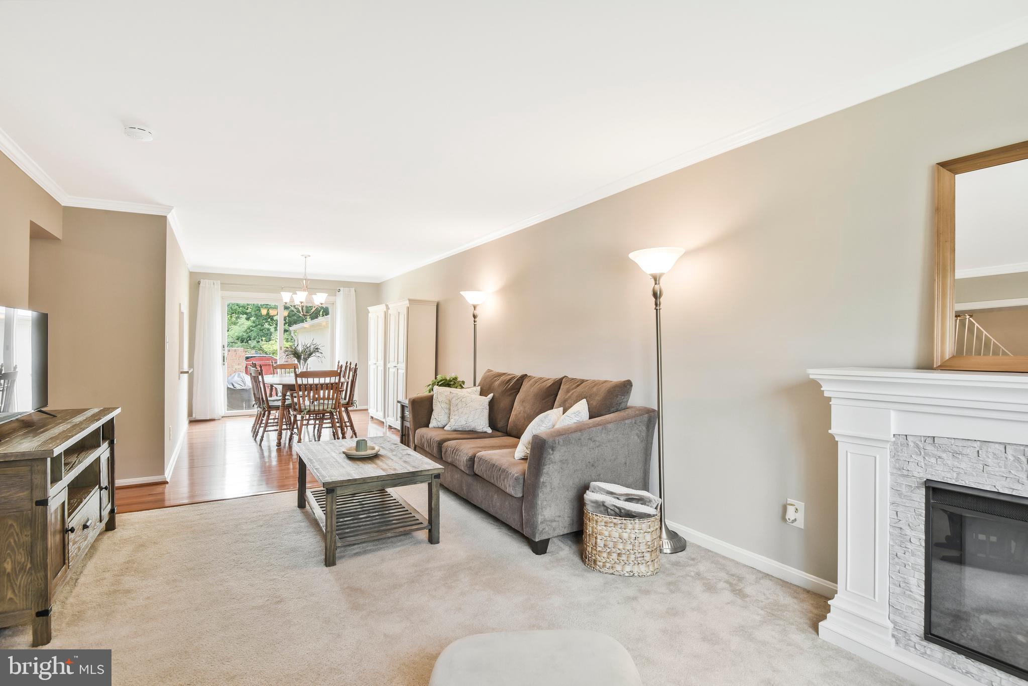 5988 Queenston Street Springfield, VA 22152 - Photo 9 of 50 Perfect for gatherings!