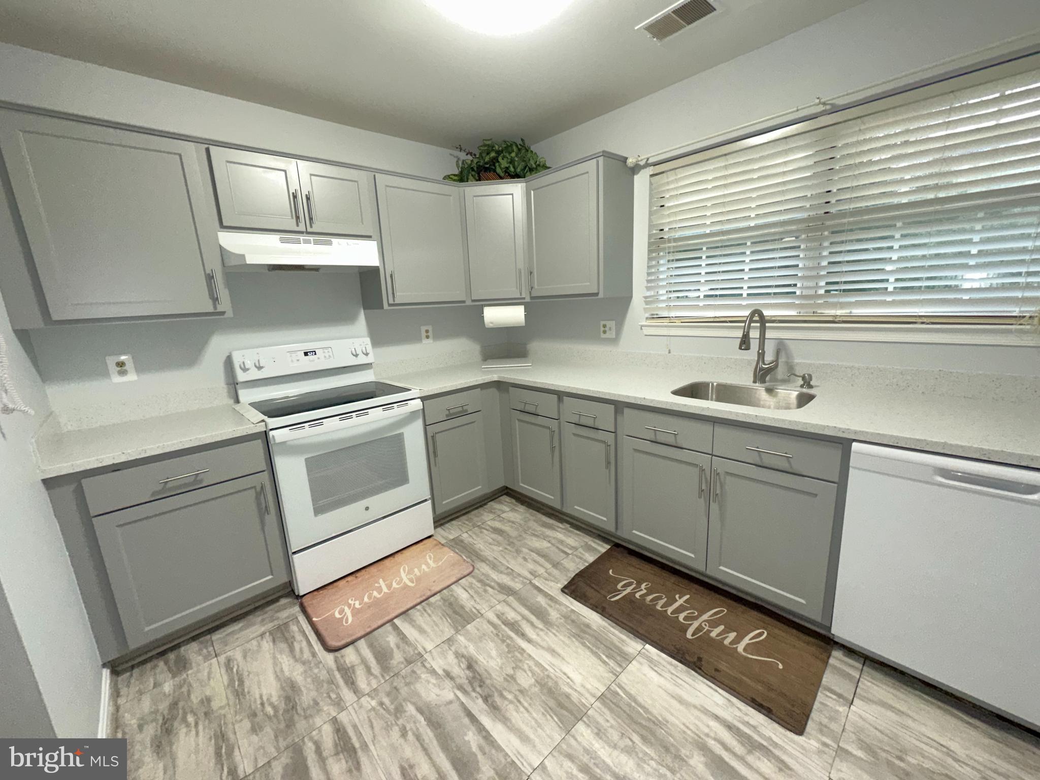 1007 Epworth Way Capitol Heights, MD 20743 - Photo 4 of 54