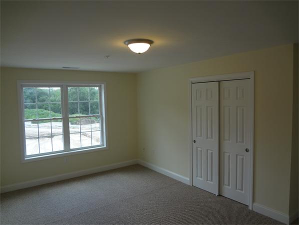 90 Rangeway Road, Unit 301 Billerica, MA 01862 - Photo 10 of 22 an empty room with a window