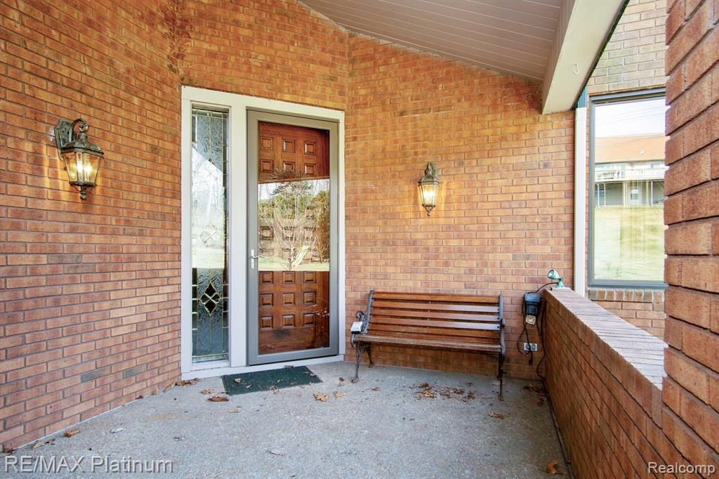 2637 Rubbins Road Howell, MI 48843 - Photo 5 of 56