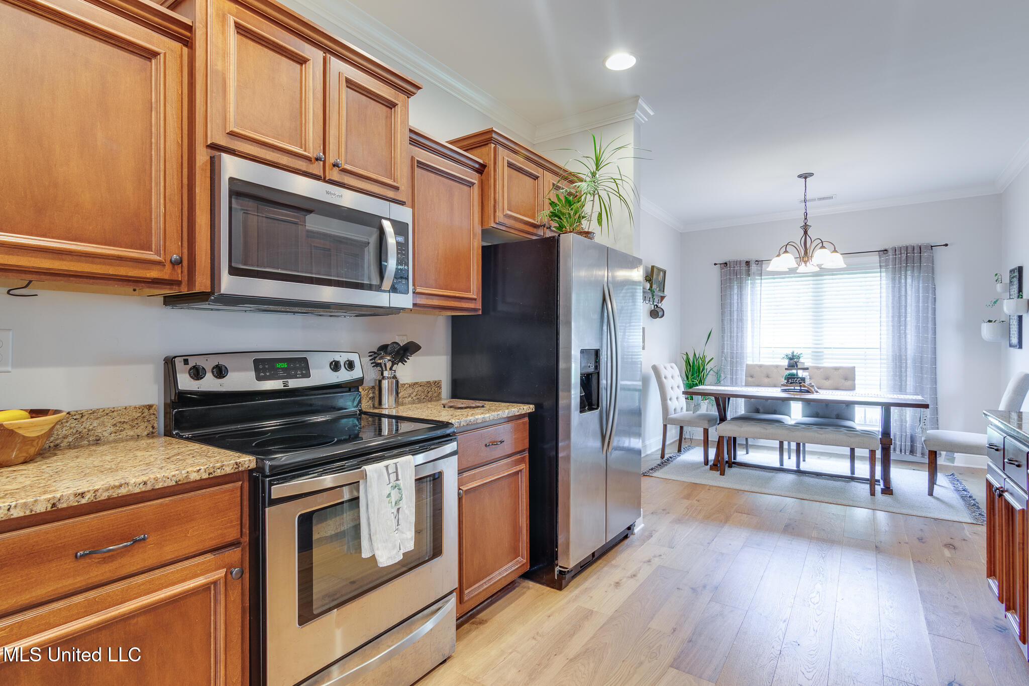 3077 West Jefferson Loop Hernando, MS 38632 - Photo 16 of 40 kitchen / breakfast area