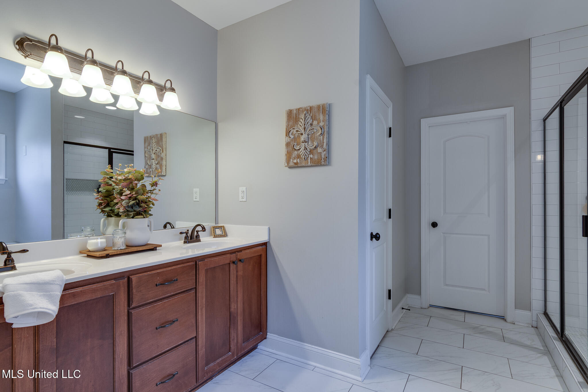 3077 West Jefferson Loop Hernando, MS 38632 - Photo 20 of 40 dual sinks