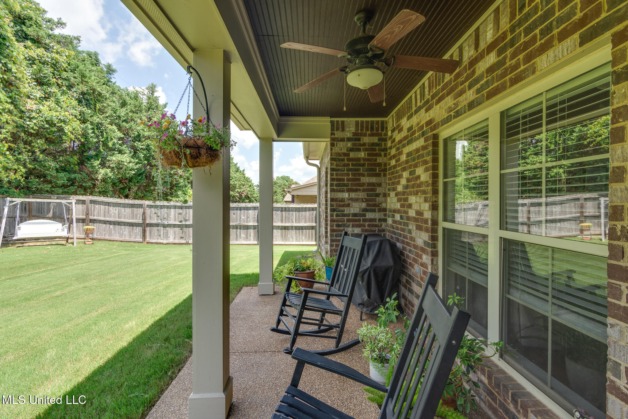 3077 West Jefferson Loop Hernando, MS 38632 - Photo 34 of 40 covered patio