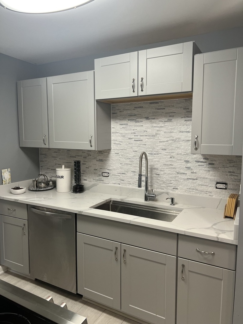 6171 North Sheridan Road, Unit 304 Chicago, IL 60660 - Photo 4 of 26